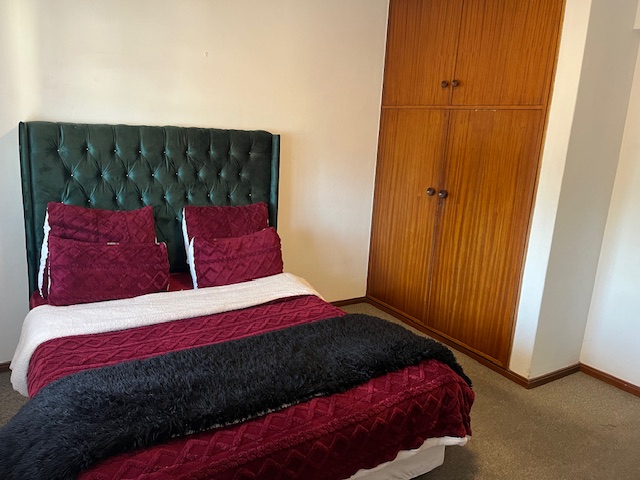 To Let 1 Bedroom Property for Rent in Oostersee Western Cape